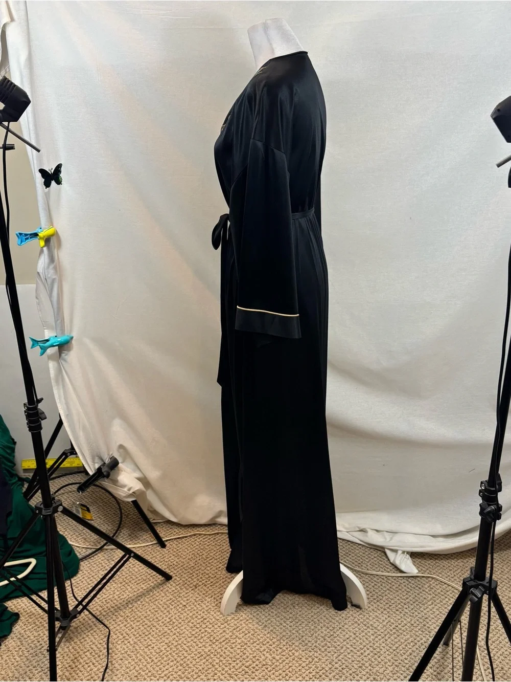 RARE Vintage 1970’s‎ Vanity Fair Black Robe w/Embroidered Detail Size Small